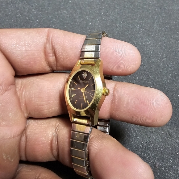Armitron Diamind Quartz Ladies Watch Gold Tone Black Dial Working 25/5116 shows - Picture 5 of 9
